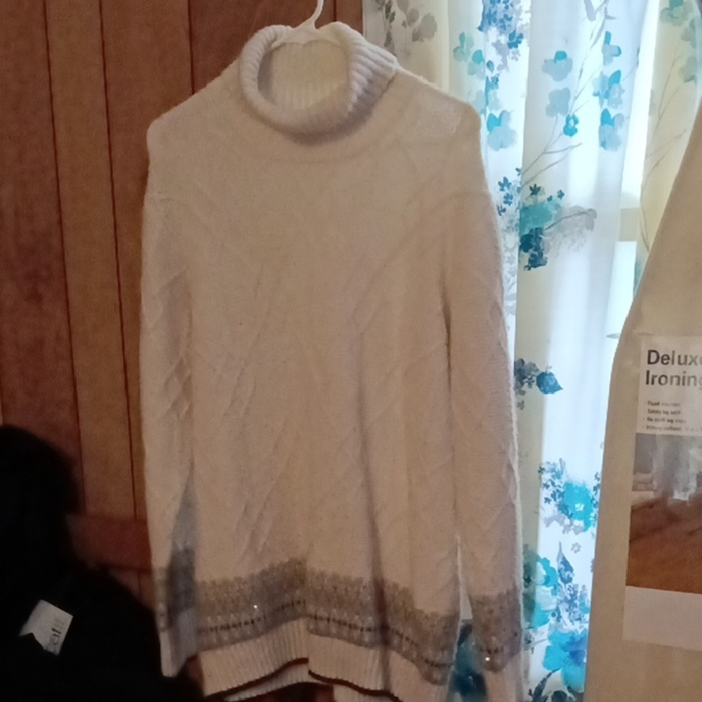 VENUS White and Gray Turtleneck Sweater